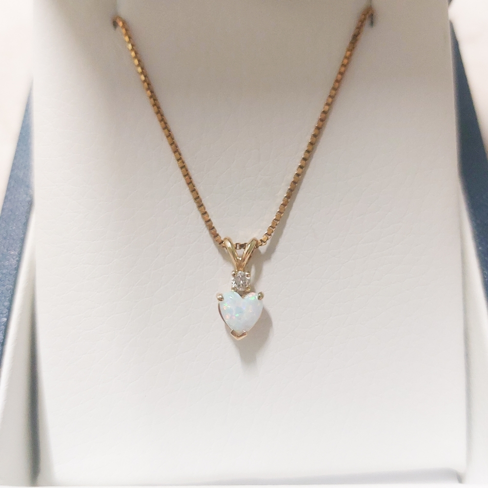 Peora Opal Heart Shaped Necklace